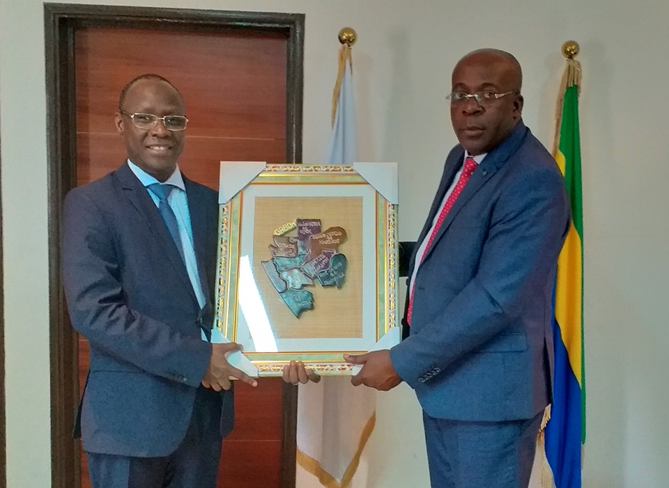 COOPÉRATION INTERNATIONALE :  L’AMBASSADEUR DU BURKINA FASO REÇU PAR LE MAIRE D’OYEM