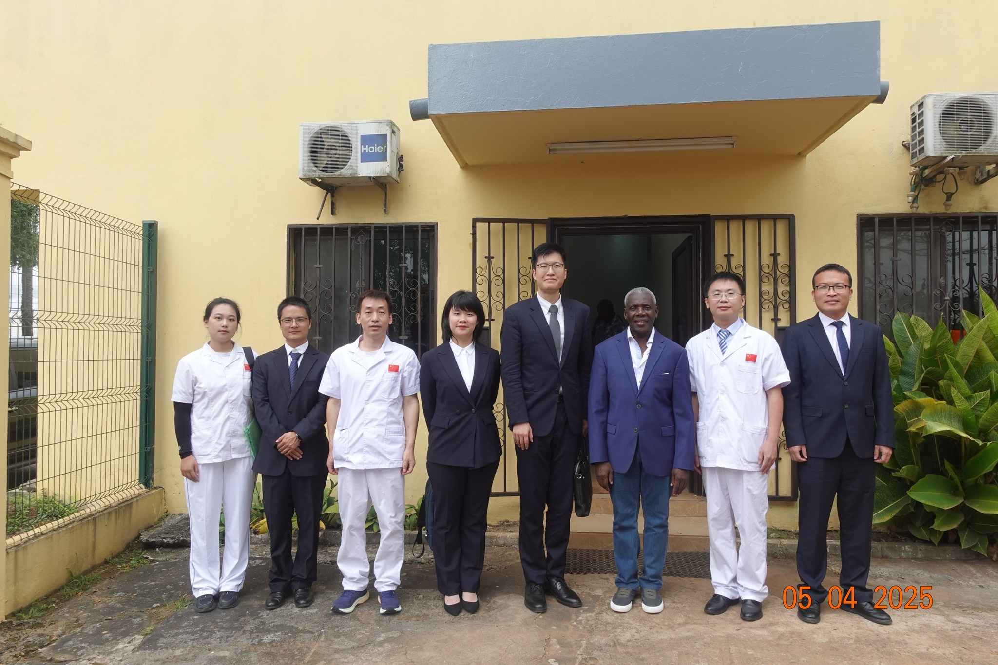 La 26ème mission Médicale chinoise au Gabon à la Maison du Peuple d'OYEM :